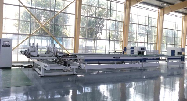 鋁合金門(mén)窗生產(chǎn)車(chē)間圖片派克機(jī)器