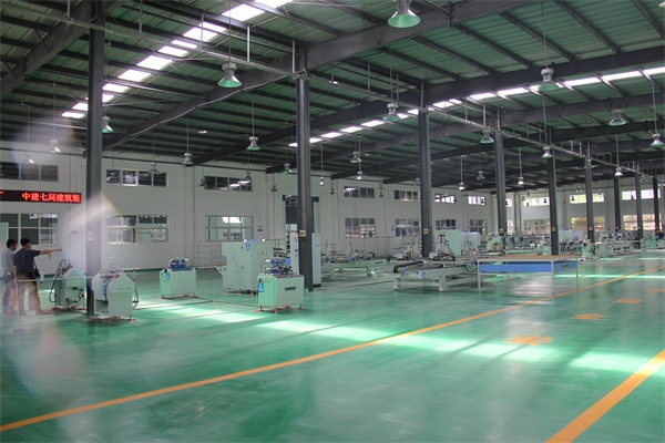 鋁合金門(mén)窗生產(chǎn)車(chē)間圖片派克機(jī)器