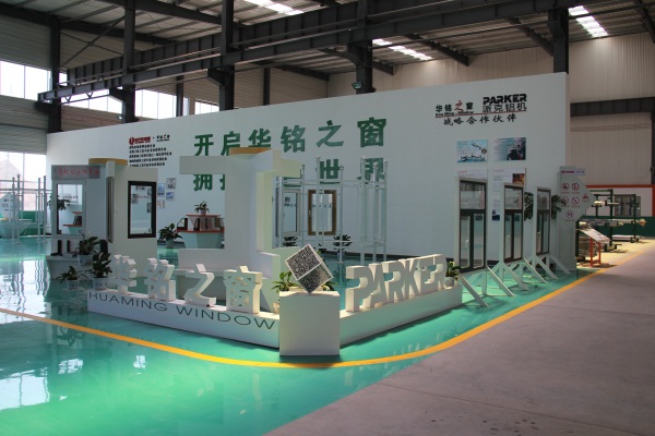 鋁合金門(mén)窗生產(chǎn)車(chē)間圖片派克機(jī)器