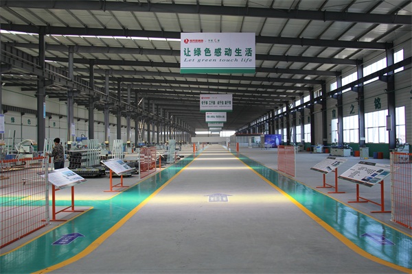 鋁合金門(mén)窗生產(chǎn)車(chē)間圖片派克機(jī)器